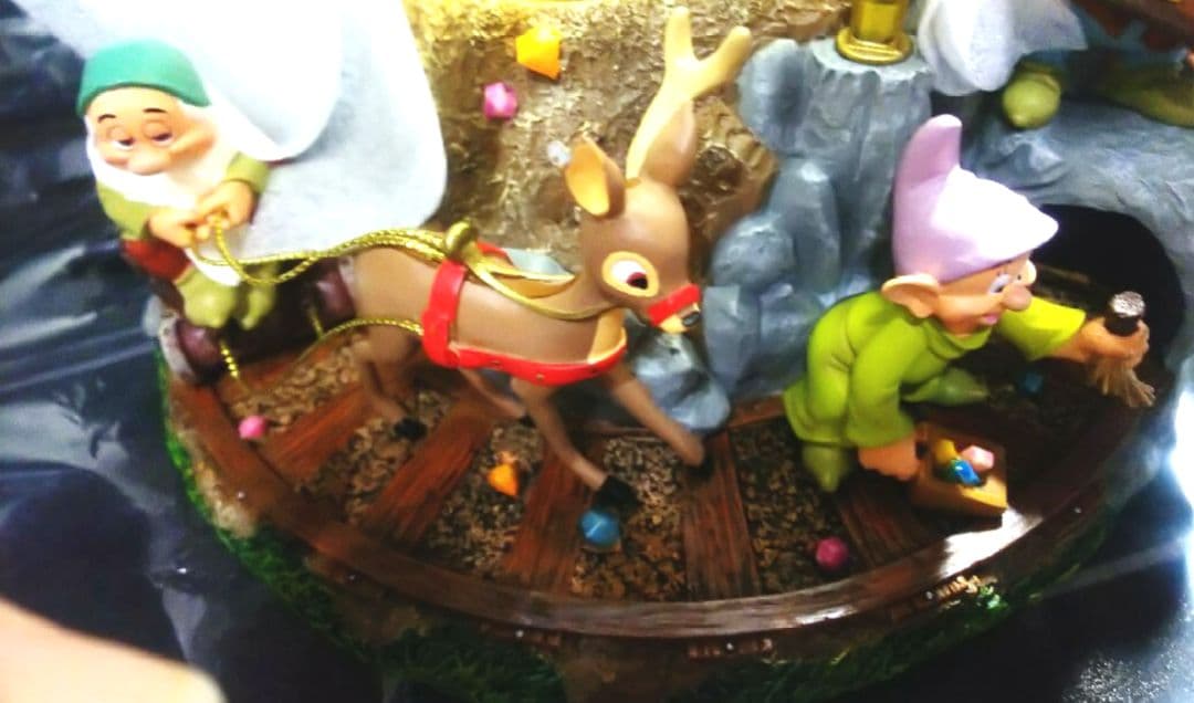 【 白雪姫 】 Disney 七人の小 スノーグローブ オルゴール