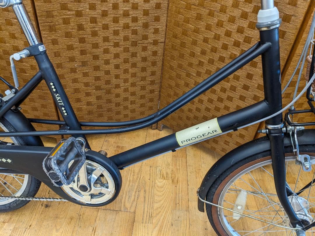 U096 ミニベロ自転車　20インチ 6段変速 カゴ付き　ブラック