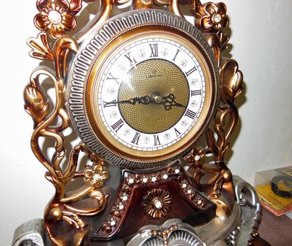 アンティーク調　置き時計　クラシックデザイン