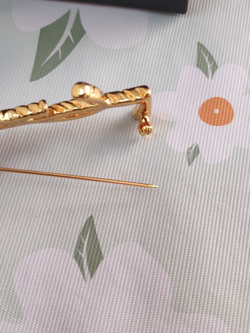 サンローラン　カサンドラロゴ オピウム ブローチ　ゴールド　超美品