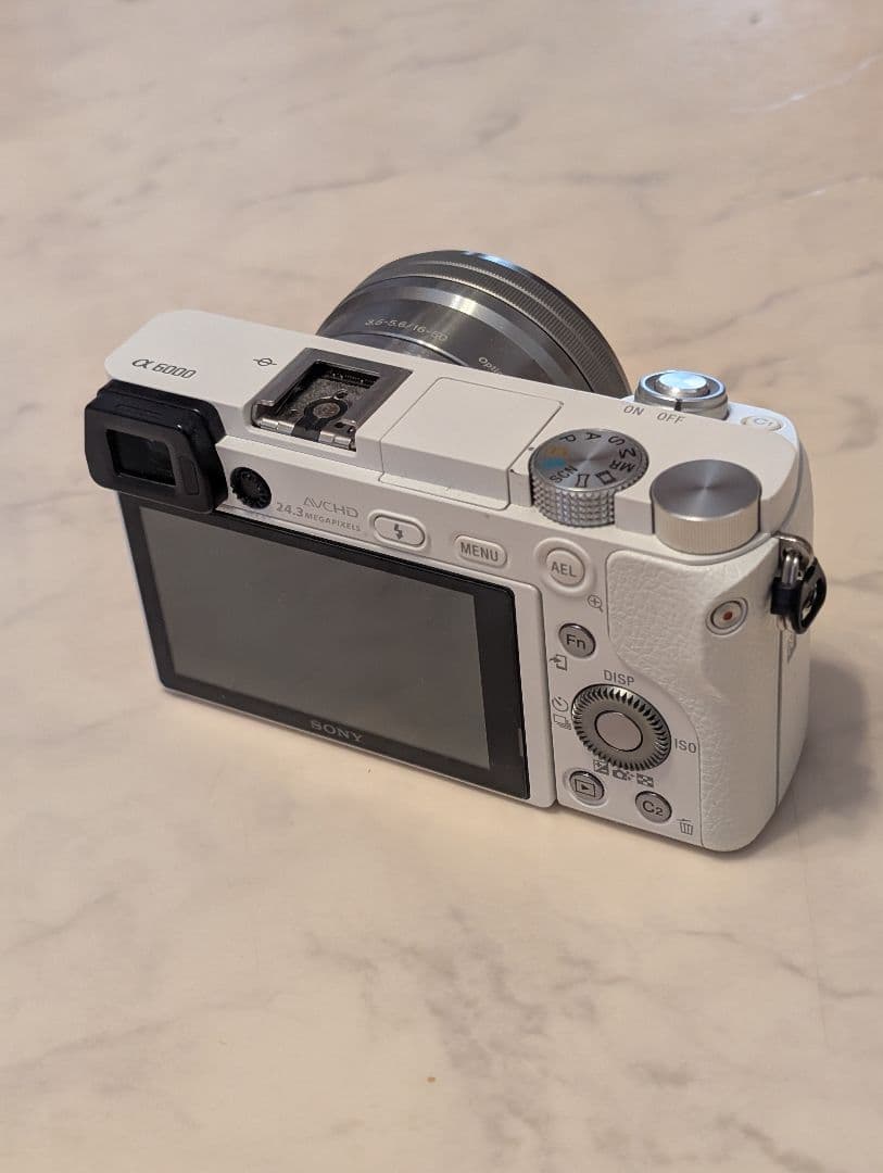 SONY ミラーレス一眼　α6000　パワーズームキット　ホワイト