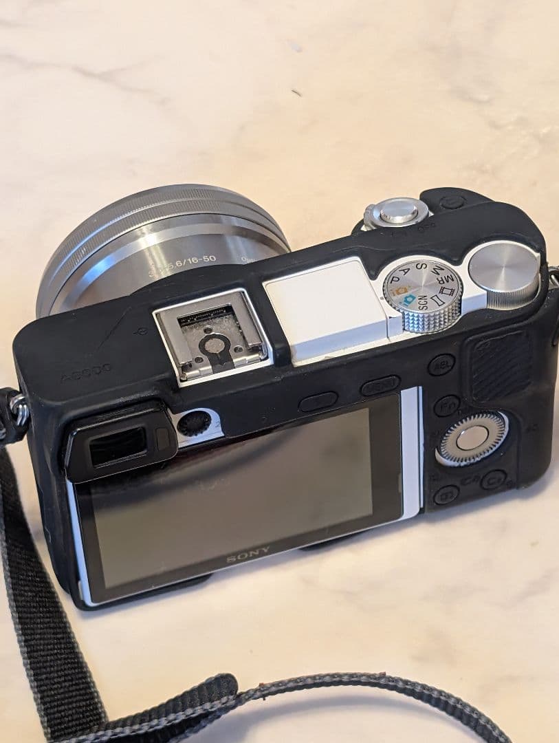 SONY ミラーレス一眼　α6000　パワーズームキット　ホワイト