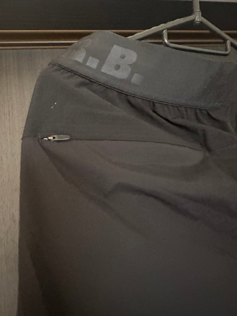 ブリストルズボン　シャカシャカ