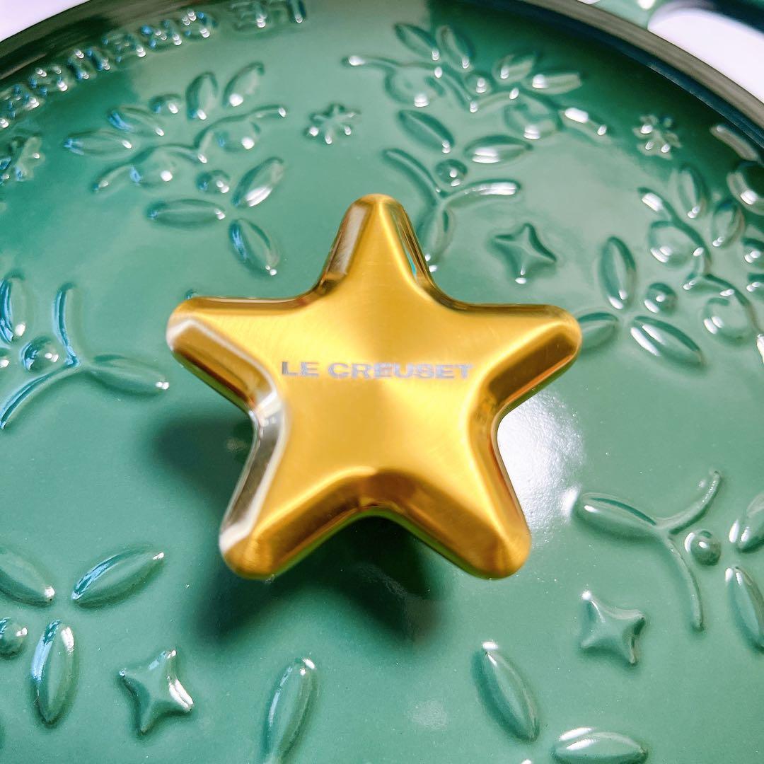 ♡ルクルーゼ　ノエルレリーフ　ココットロンド ゴールドつまみ　アーティチョーク