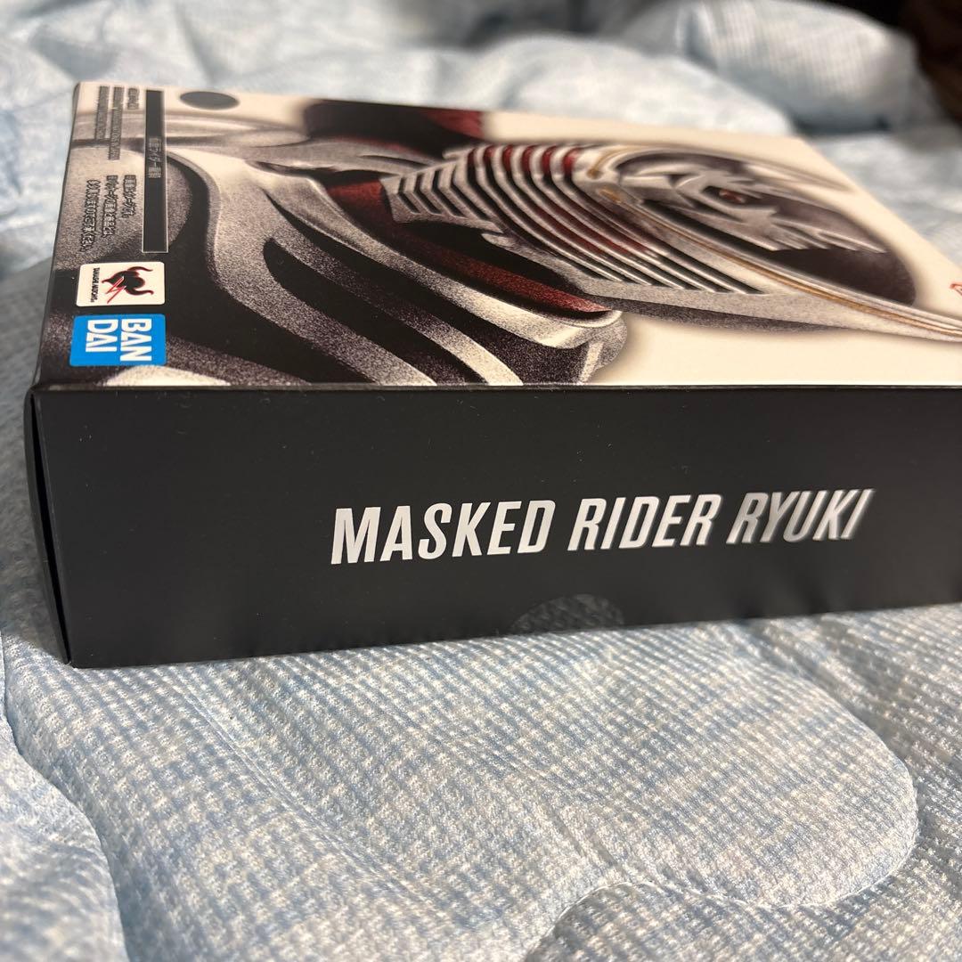 新品未開封TAMASHIINATIONSS.H.フィギ真骨彫製法仮面ライダー龍騎