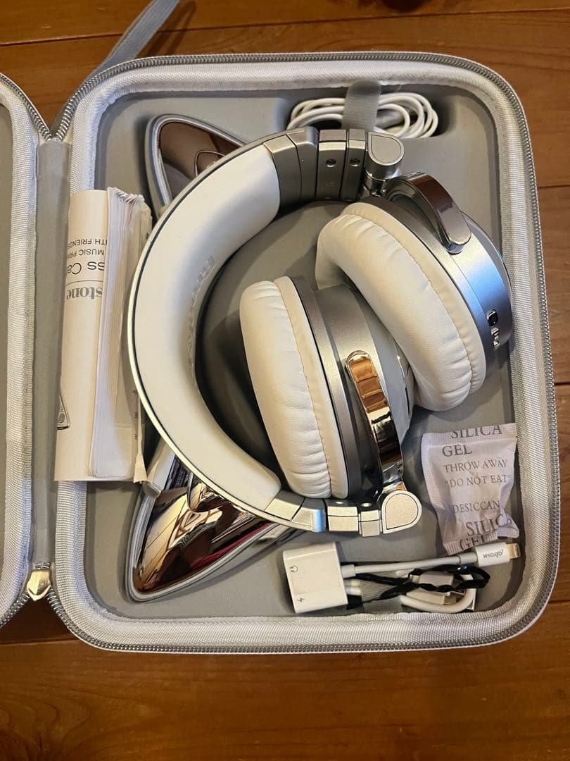 アリアナグランデコラボ限定品brookstone 猫耳ヘッドホン