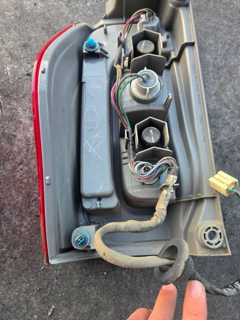 LA600S 　ダイハツ　タント　前期　テールランプ