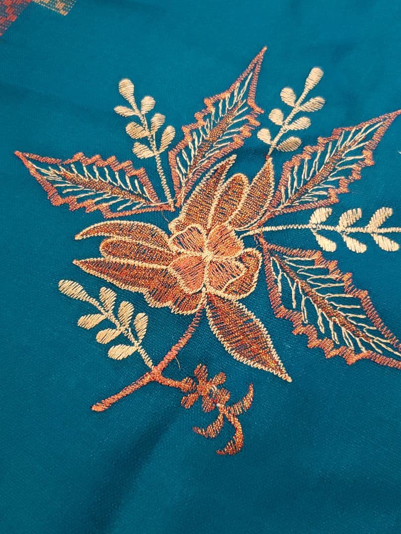ウール100% 刺繍 テーブルクロス