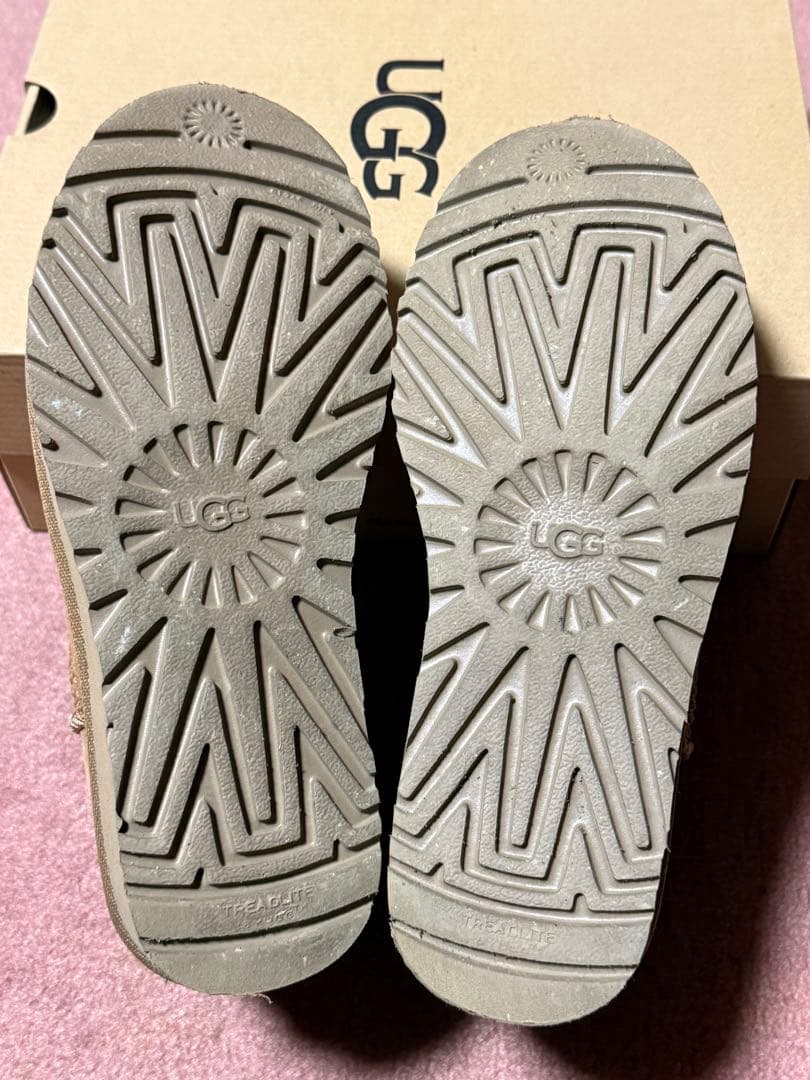 ムートンブーツ　アグ クラシックウルトラミニ23.0cm