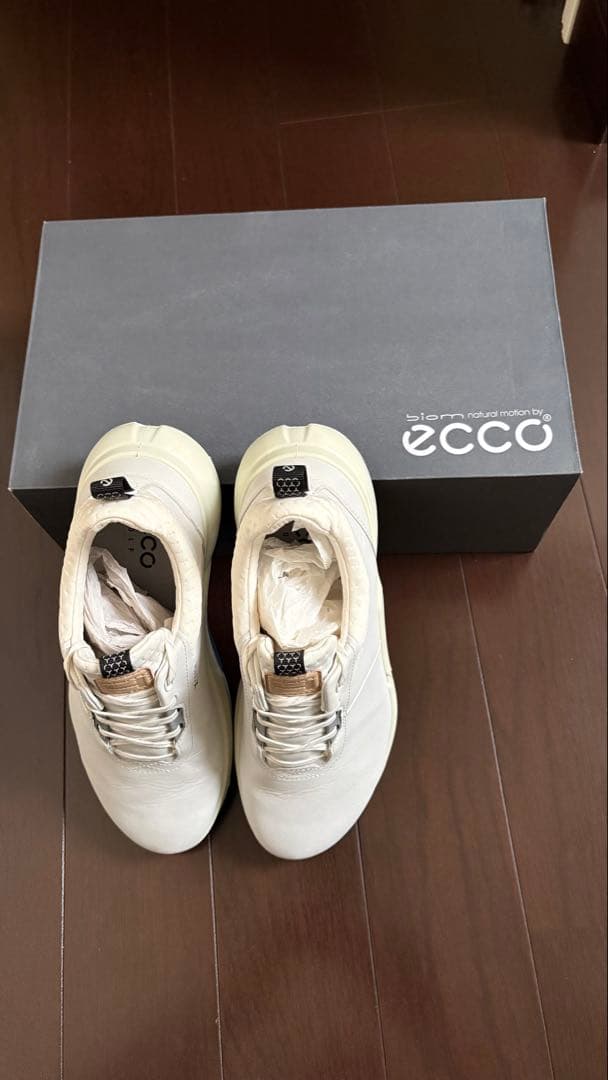 ECCO BIOM ホワイト シューズ