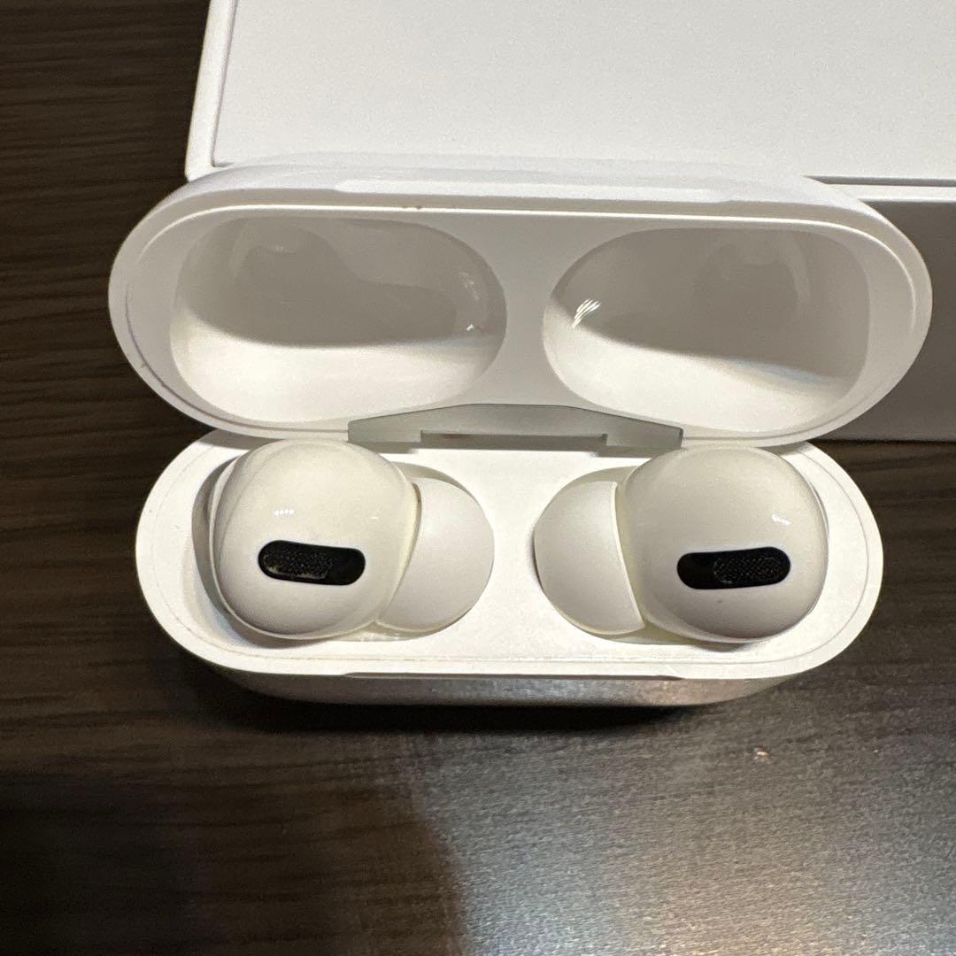 ジャンク品　AirPods Pro ワイヤレス充電ケース付き 第一世代