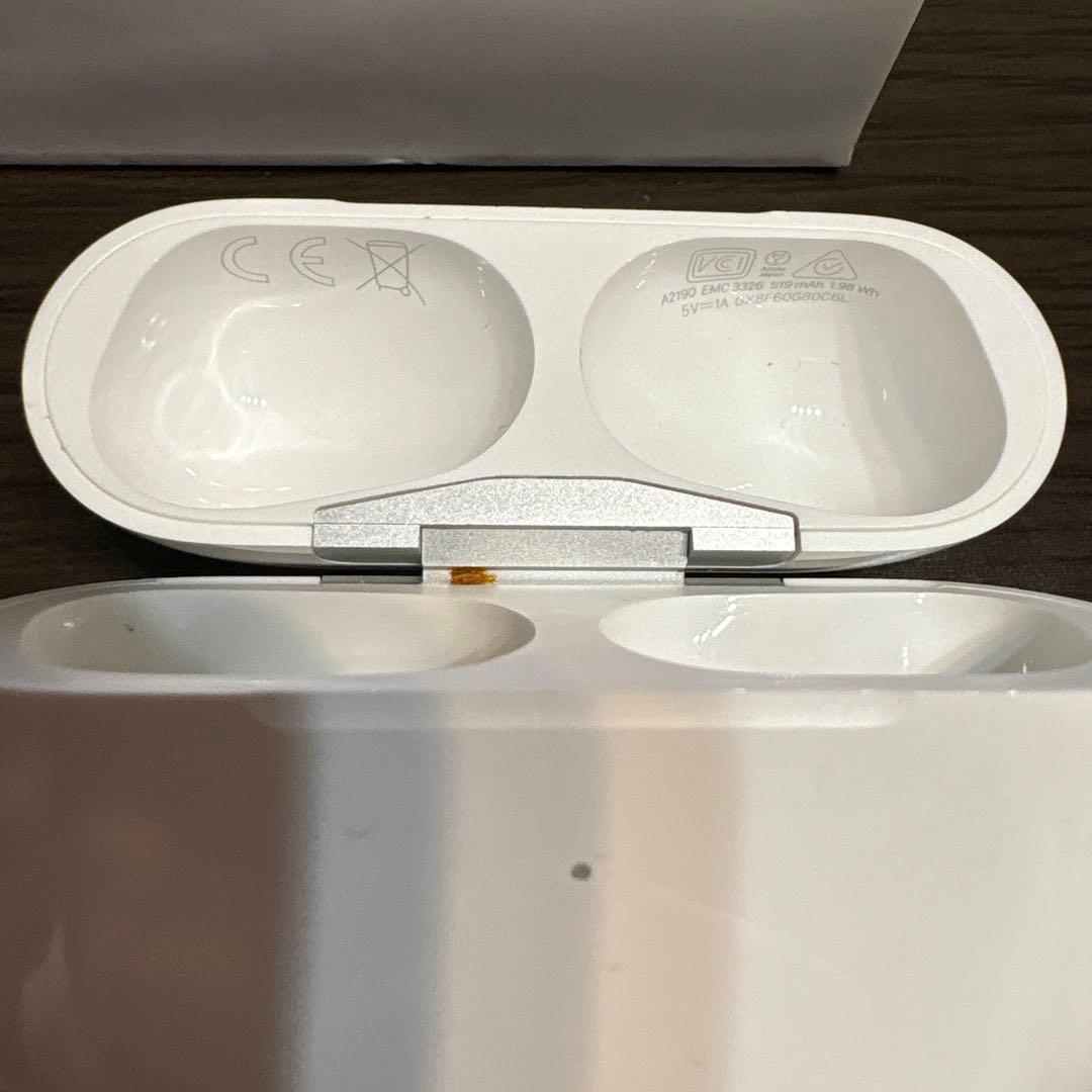 ジャンク品　AirPods Pro ワイヤレス充電ケース付き 第一世代