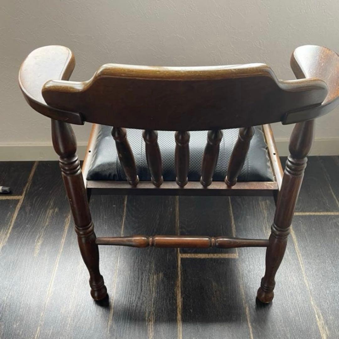 木製のアンティークチェア