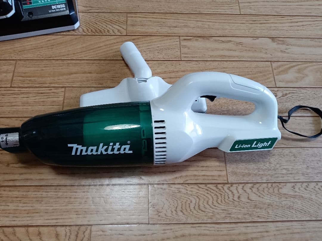 マキタ14.4V充電式クリーナー MCL143D バッテリー、充電器付