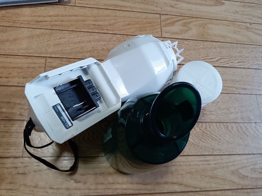 マキタ14.4V充電式クリーナー MCL143D バッテリー、充電器付