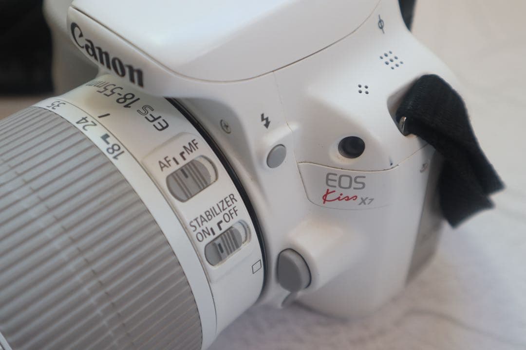 【美品】CANON EOS KISS X7 一眼レフカメラ ホワイト レンズ付き