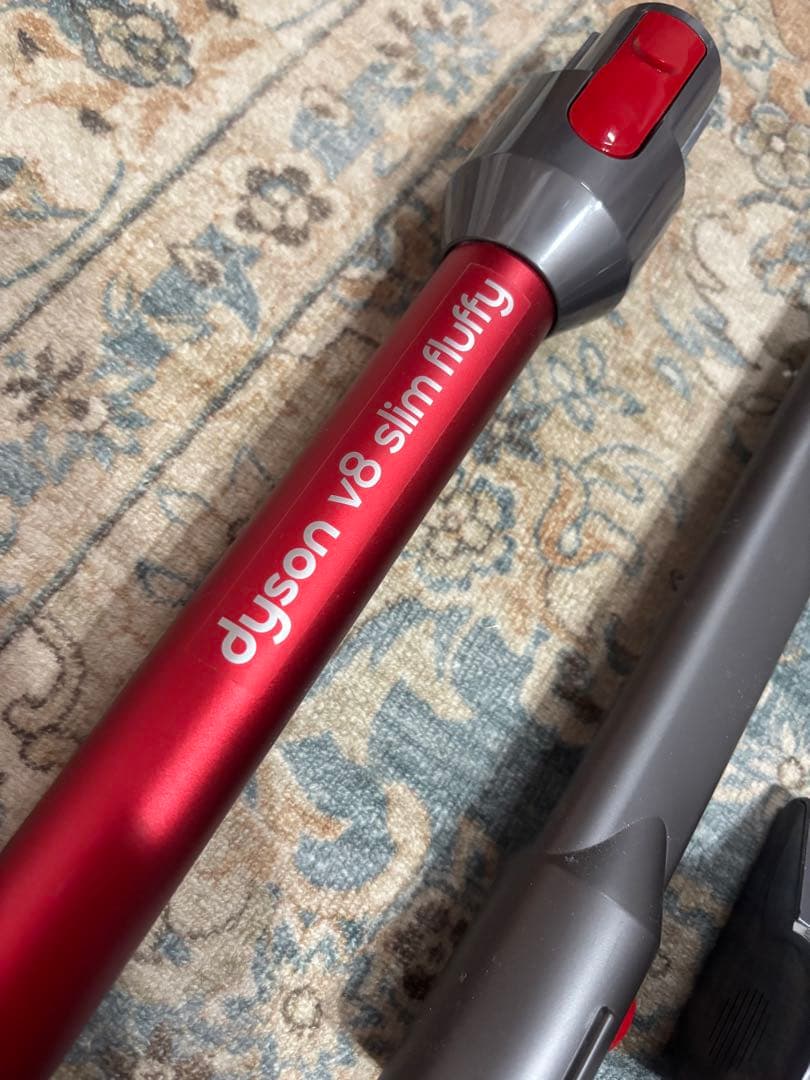 Dyson ダイソン V8 slim fluffy コードレスクリーナー