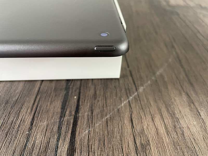 ⑥【美品】iPad Apple 第9世代　Wi-Fiモデル　64GB