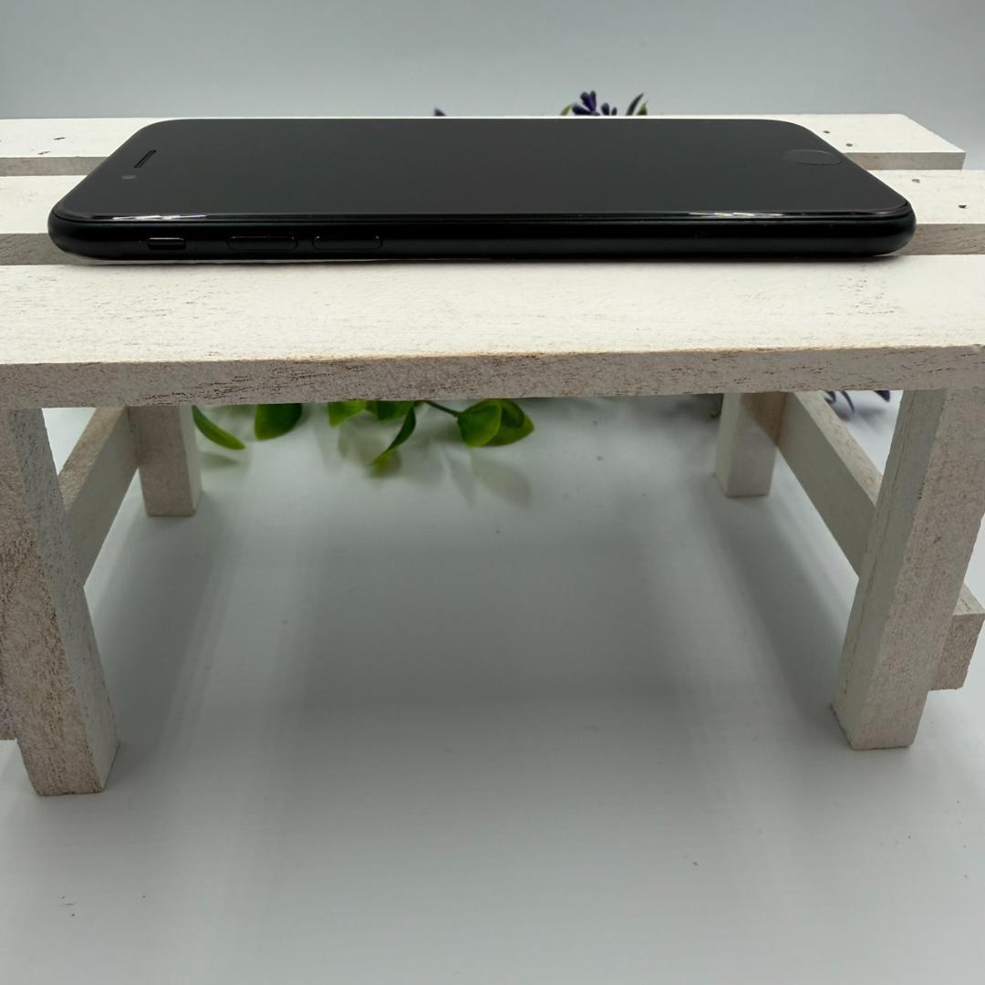 【美品】iPhone SE第3世代 64GB ミッドナイト 1