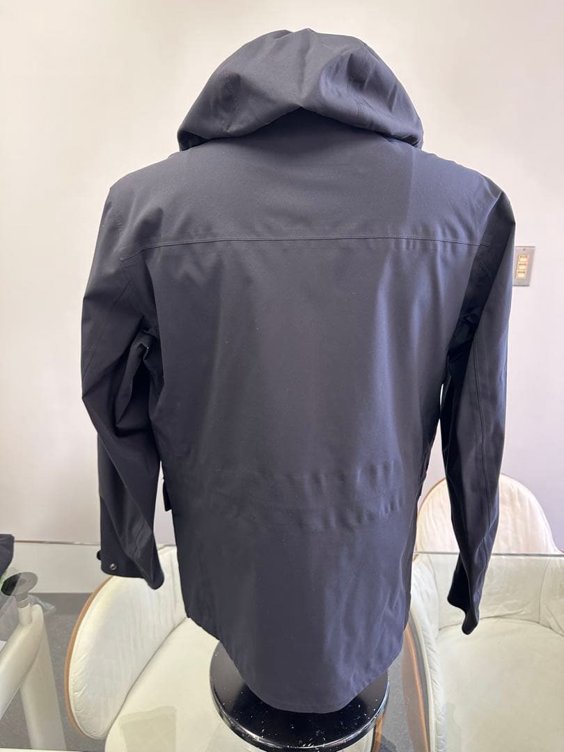 C.P. Company ゴーグルブラックナイロンジャケット フード付き