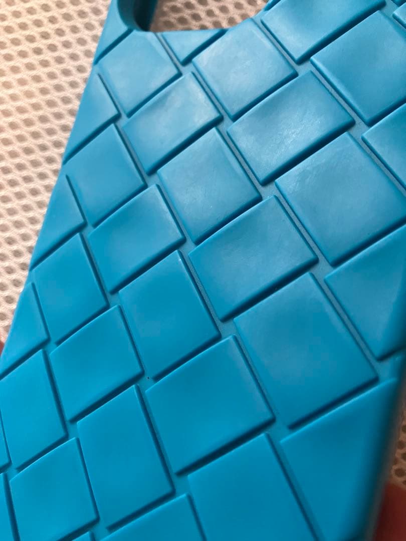 BOTTEGA VENETA ブルー シリコンケース　16pro MAX