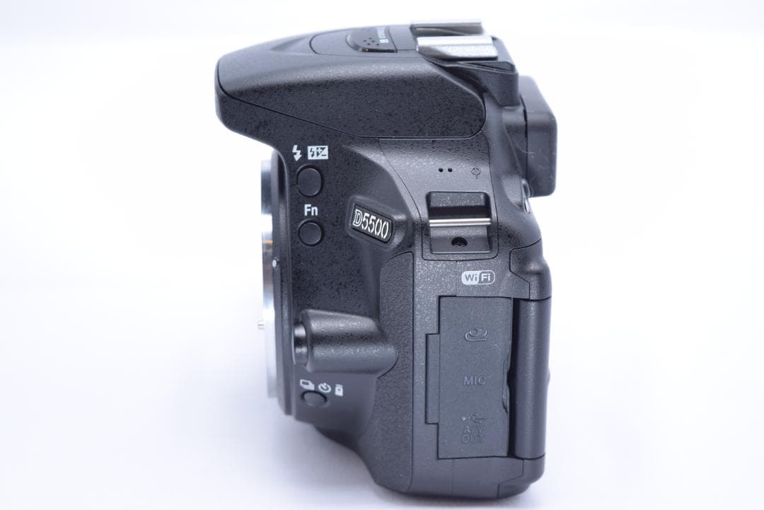 ❷Nikon D5500 デジタル一眼レフカメラ　シャッター数10回