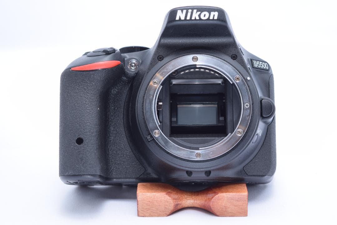 ❷Nikon D5500 デジタル一眼レフカメラ　シャッター数10回
