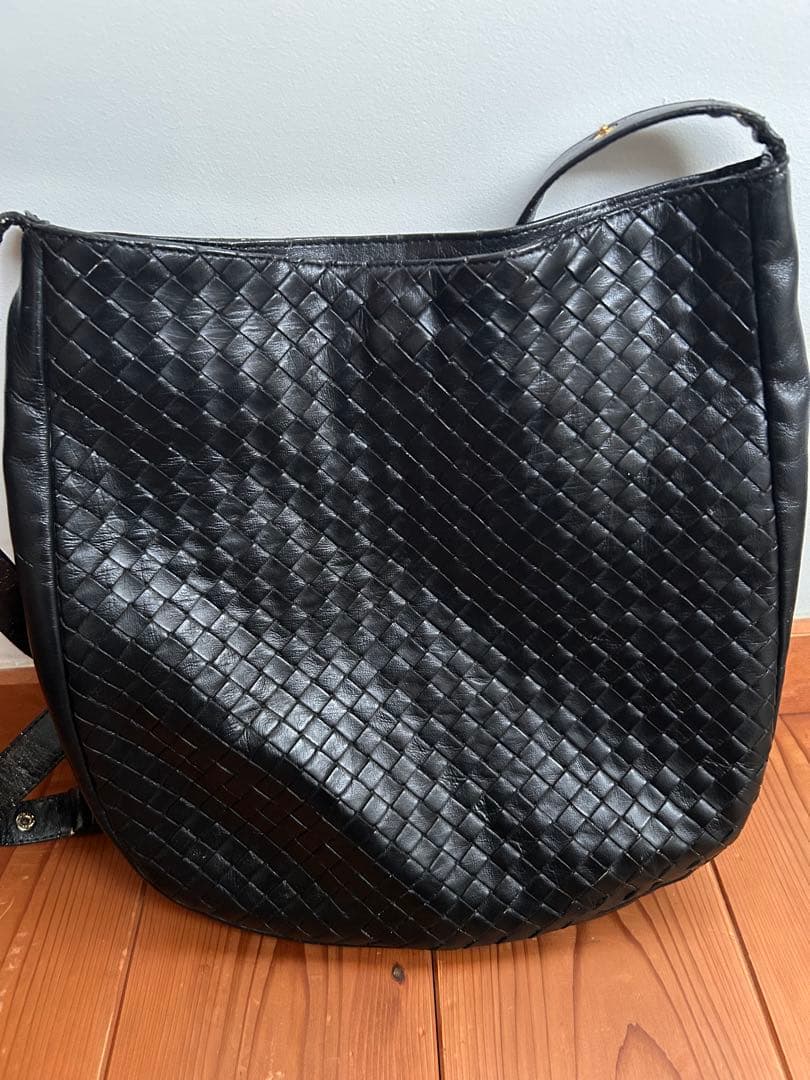 【難アリ】　BOTTEGA VENETA　ショルダーバッグ　斜めがけ　黒
