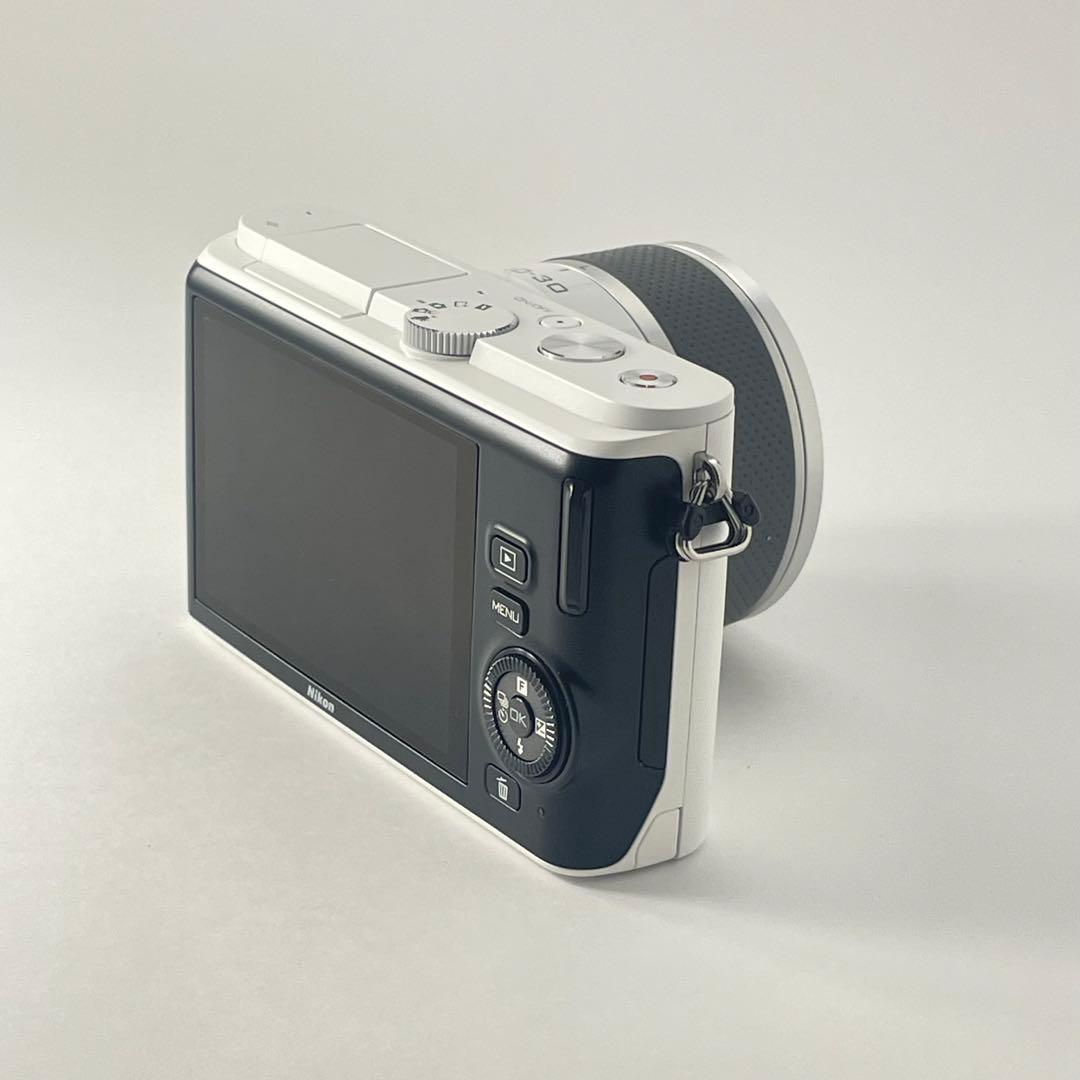 【ショット数2000・返品保証】Nikon1 J3ホワイト 標準レンズキット