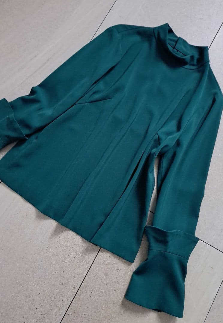 美品●アドーアADORE●VERY掲載ハイツイストスパンビッグカフブラウス