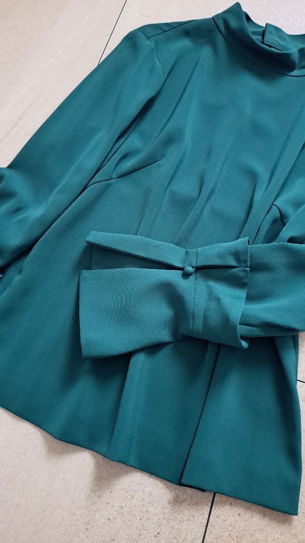 美品●アドーアADORE●VERY掲載ハイツイストスパンビッグカフブラウス