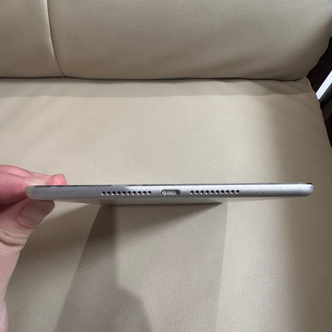 【Apple】 iPad mini4 シルバー セルラーモデル　バッテリー90%