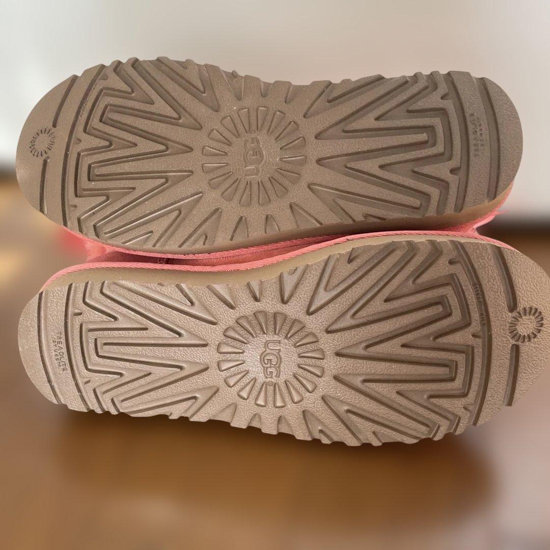 UGGブーツ　未使用　可愛い後ろリボン