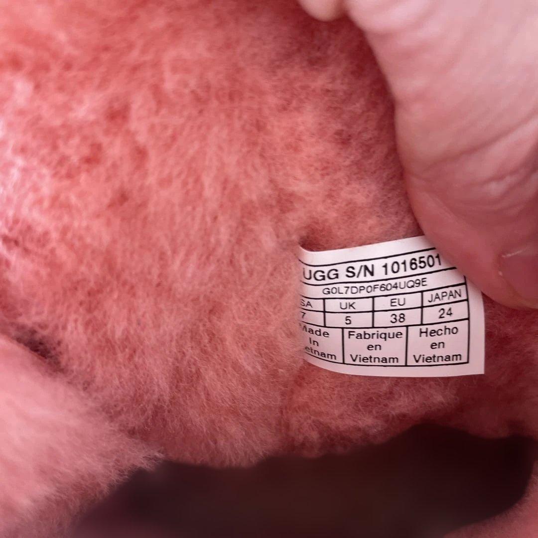 UGGブーツ　未使用　可愛い後ろリボン