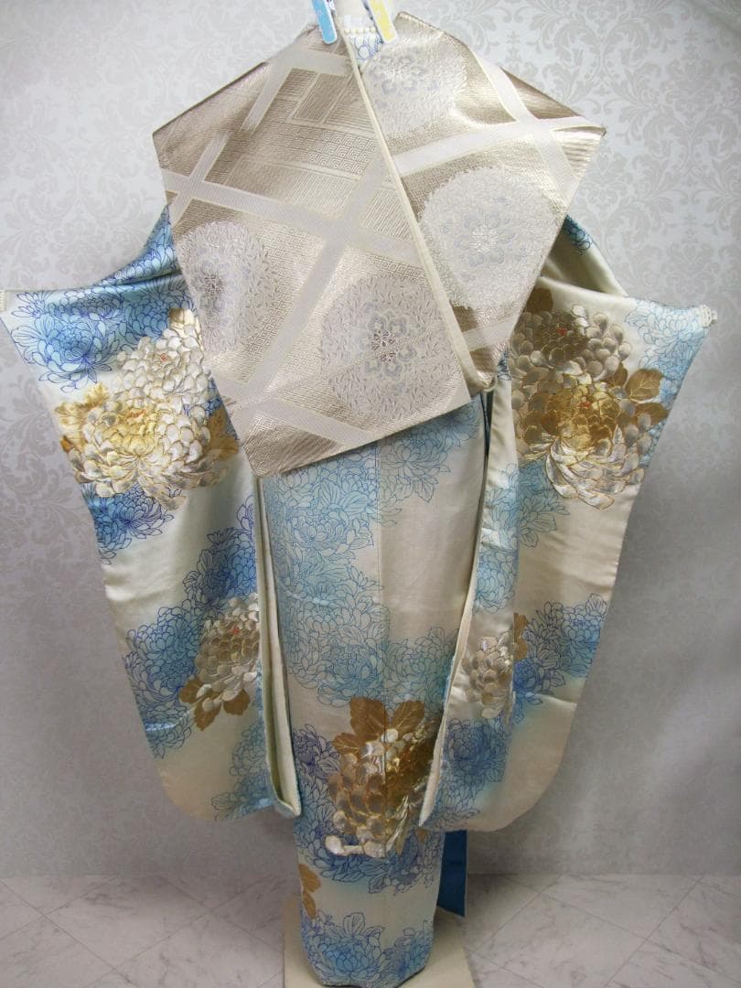 大輪菊の豪華刺繍/振袖フルセット　ｍ73　成人式 やまと謹製 白振袖