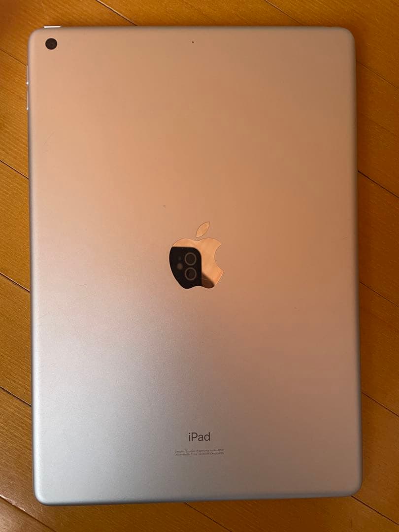 Apple iPad 第7世代　32GBシルバー 本体 充電ケーブル付き 訳あり