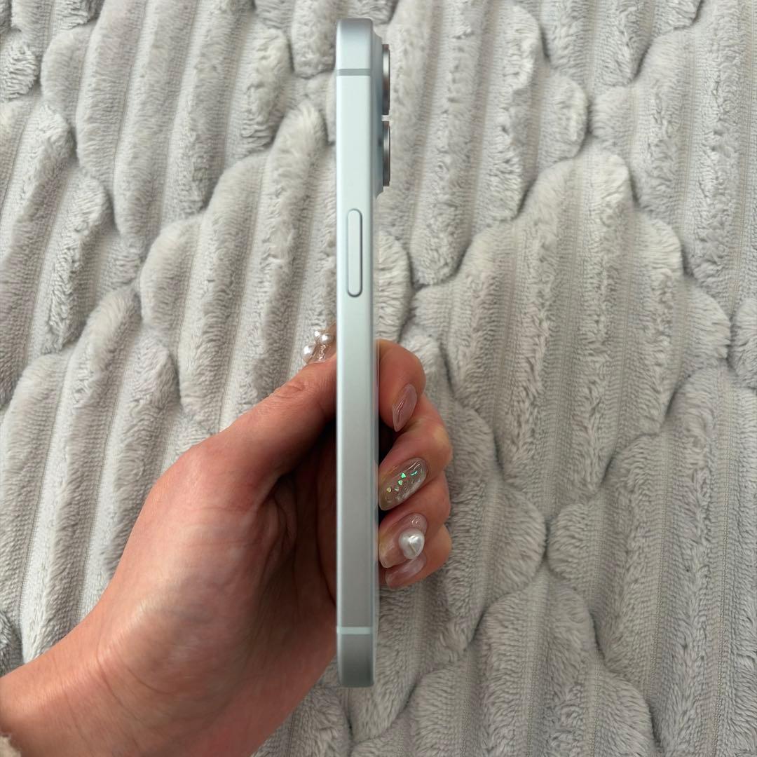 【美品】Apple iPhone15 256GB 本体 ブルー