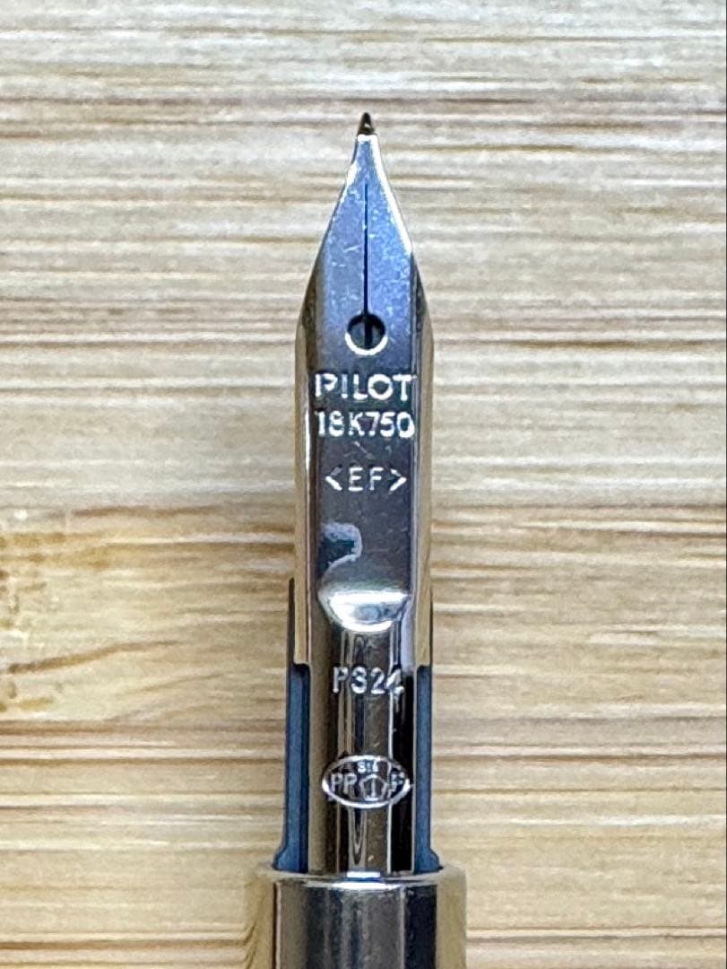 【値下げ】 美品★PILOT キャップレスデシモ 18Kペン先 EF 極細 赤軸