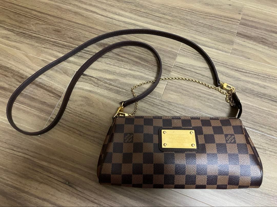 ルイ・ヴィトンのダミエ・エベヌ エヴァ ショルダーバッグ