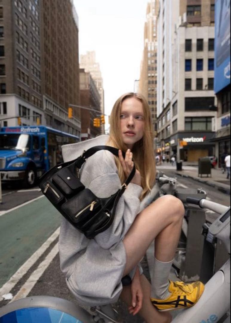 バッグ thetoe Brick multi pocket bag black