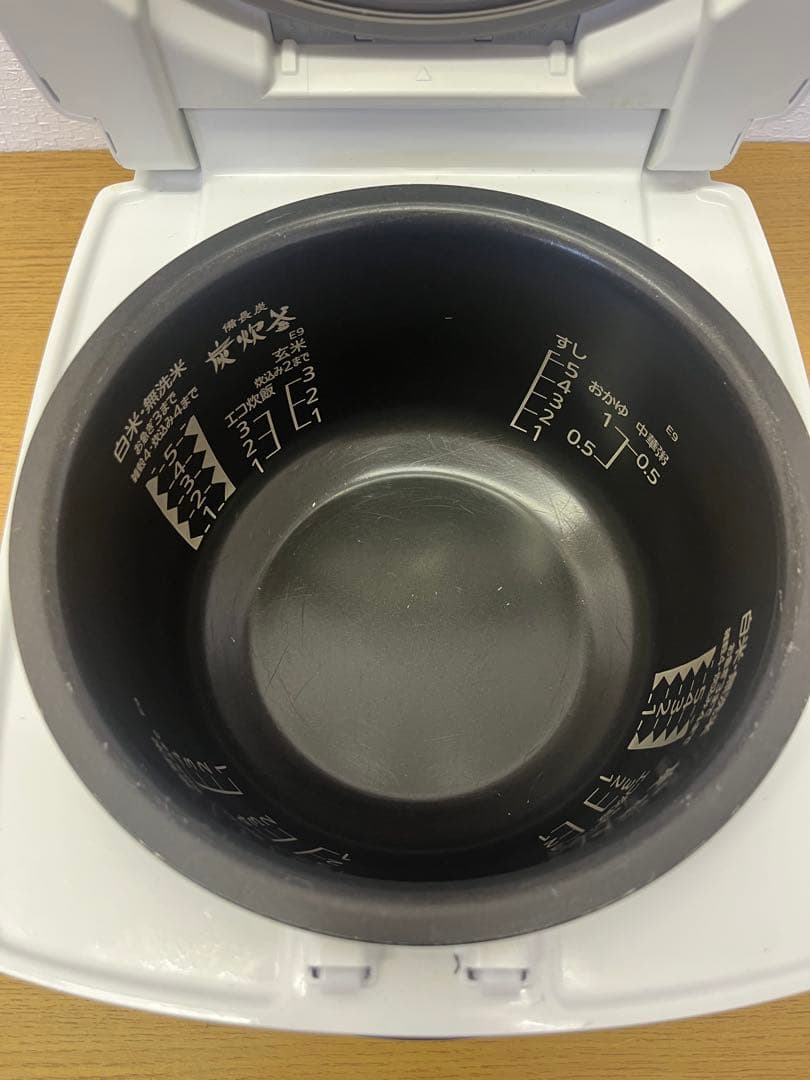 三菱 NJ-VEA10-W 2020年式　炊飯器　炭炊釜　最大5.5合