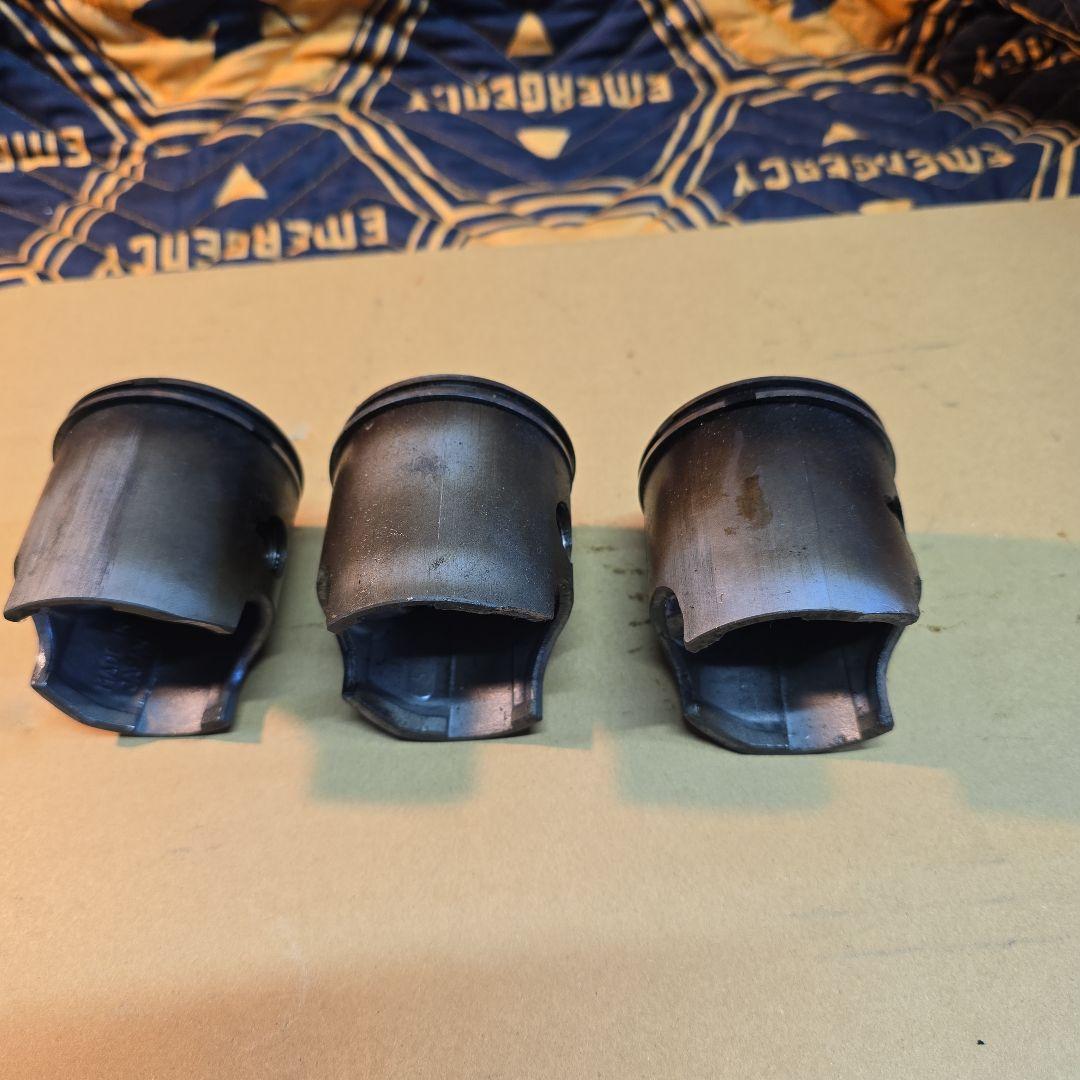 ジムニーsj.30 ピストンのみ　３個セット　傷あり