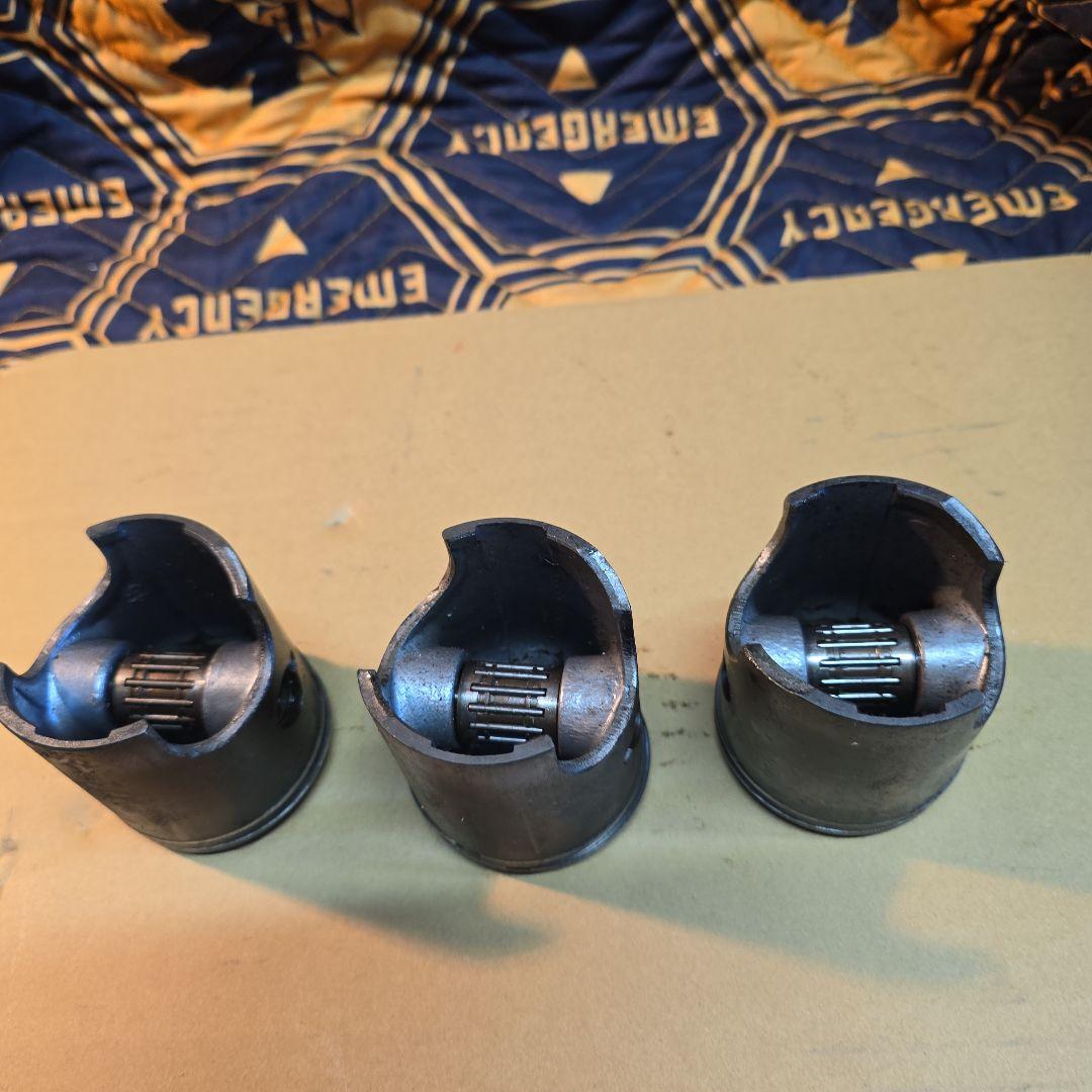 ジムニーsj.30 ピストンのみ　３個セット　傷あり