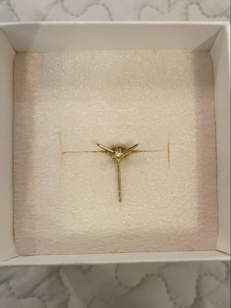 Bijou de M ミニミツバチピアス　ペリドット