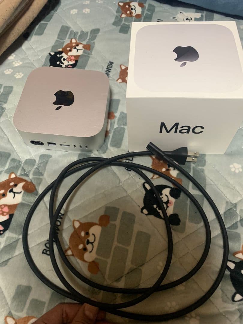 Apple Mac mini 4シルバー 本体と電源ケーブル