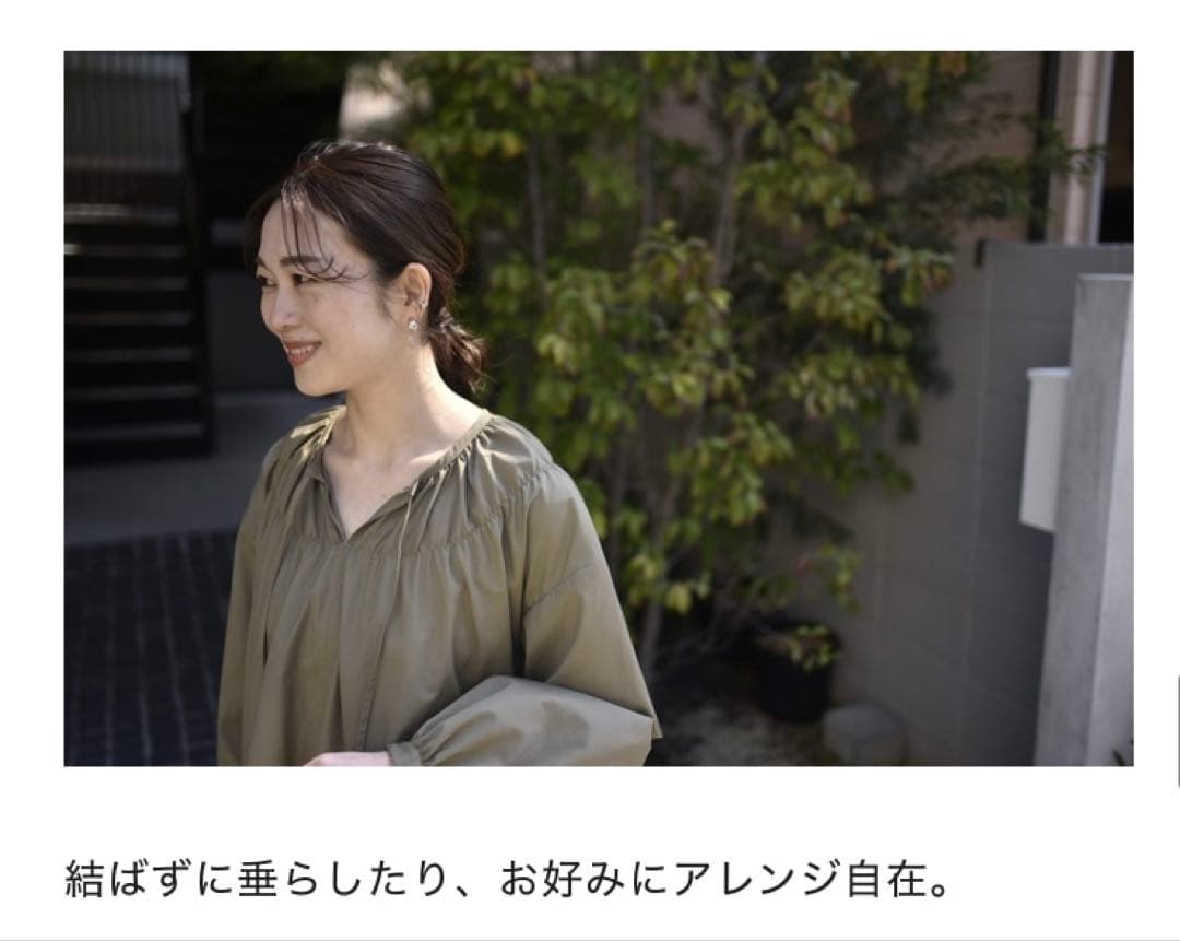 【美品】our アワホーム／たっぷりギャザーのフレアブラウス／オリーブ