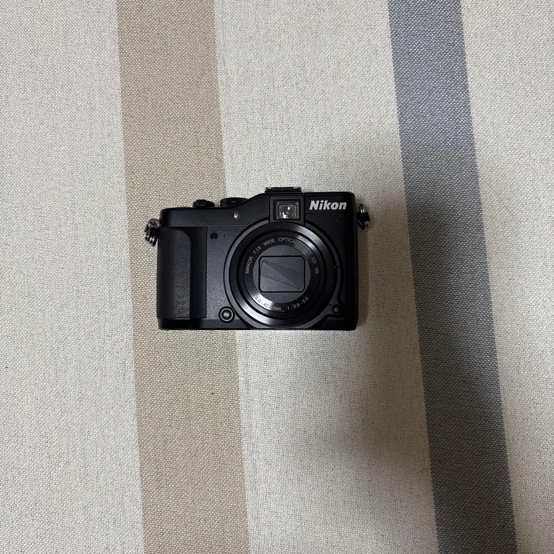 Nikon coolpix P7000 本体と付属品