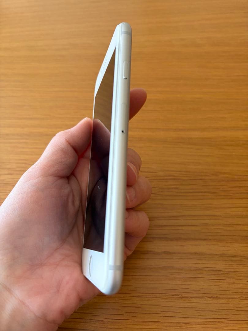 美品 iPhone8 64GB シルバー