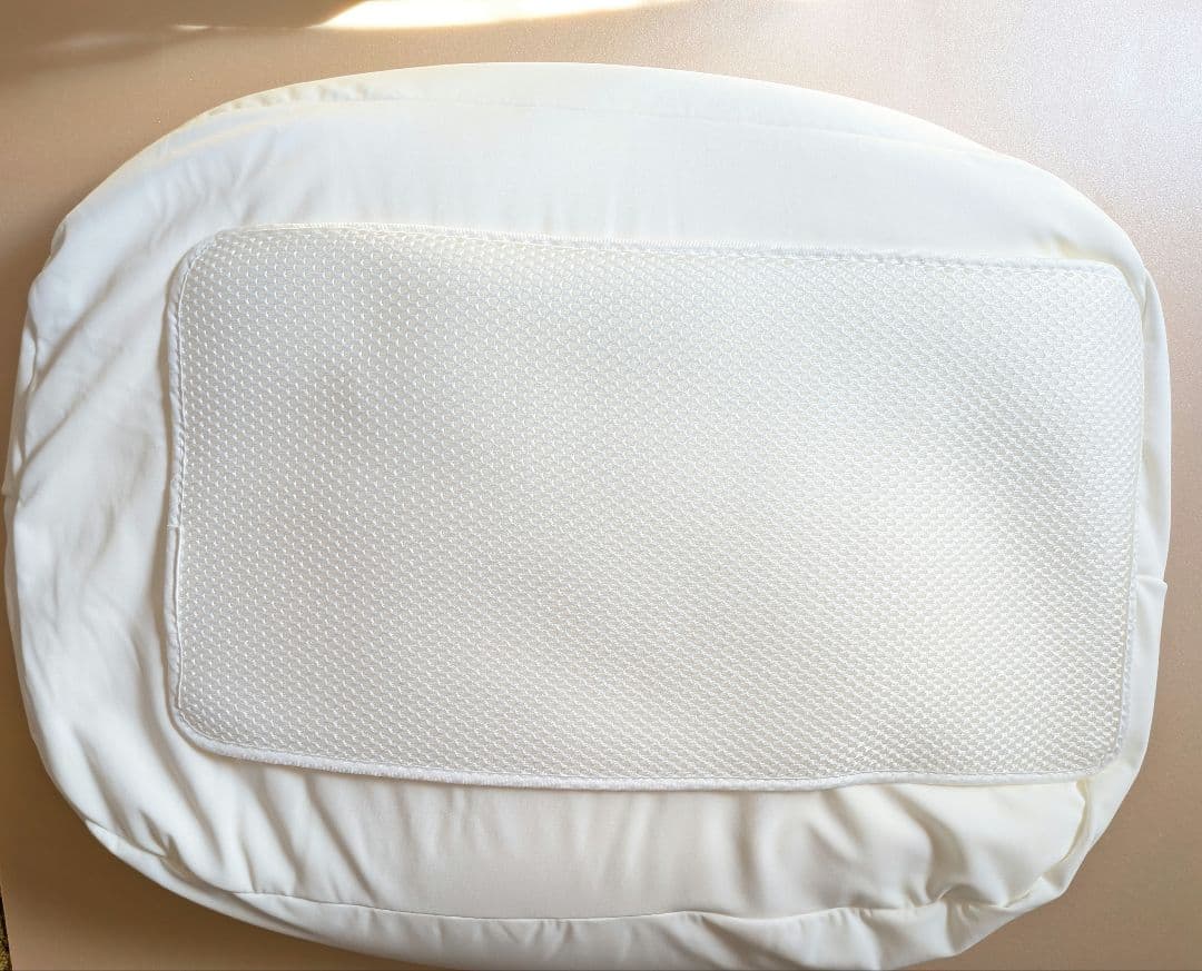 美品　おやすみたまご　授乳クッション