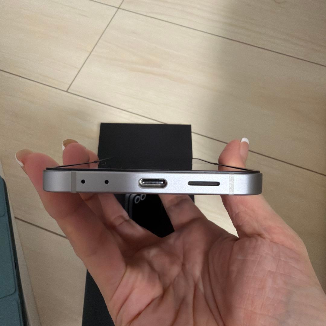 Galaxy Z Flip6 シルバーシャドウ　256G 本体のみ美品